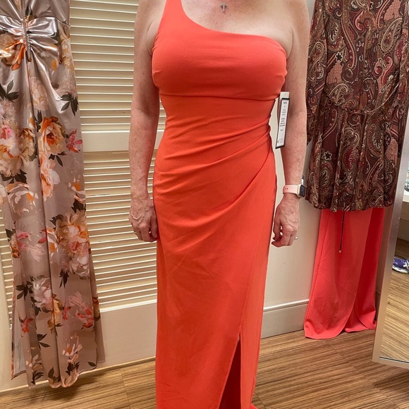 Elegant Coral One-Shoulder Dress - Picture 7 of 8